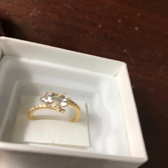 Free with purchase of a jewelry item!! - Picture 5 of 6